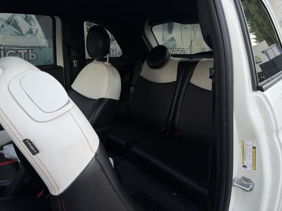 Машина Fiat 500e 2016