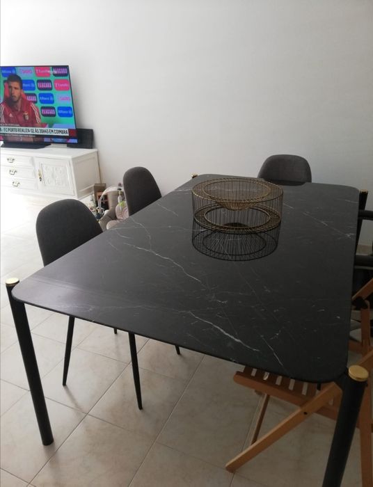 Mesa de mármore à medida