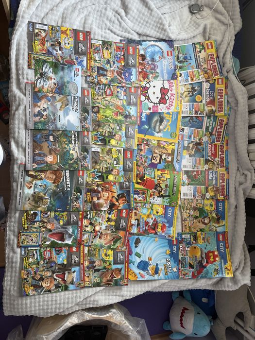 Zestaw kolekcjonerskich magazynów lego