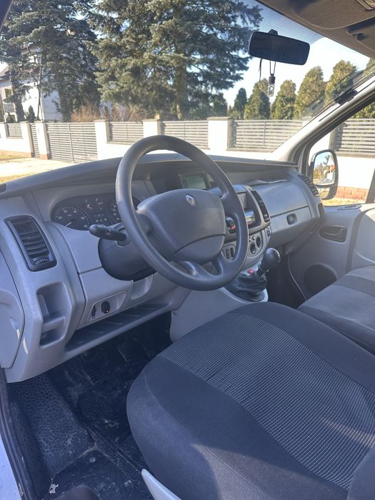 Renault Trafic 1.9 DCI 9 osobowy 2004r. NAVI