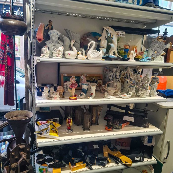 Estatueta Bailarina com Flores – Vestido Rosa, 16 cm