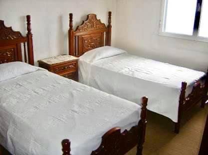 Dois Camas de solteiro de madeira, mogno  estilo Luis XV