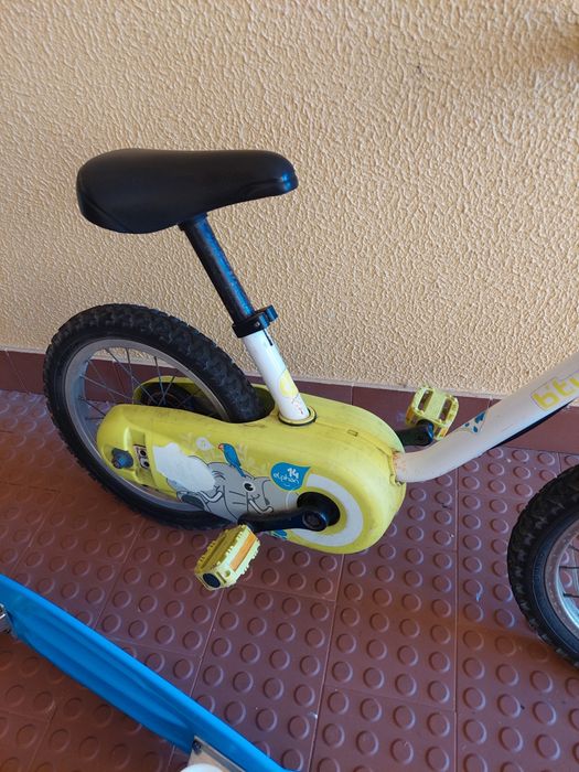 Bicicleta  e skate  de criança.