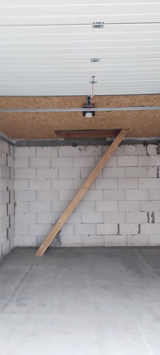 Продається двоповерховий гараж у Святопетрівському