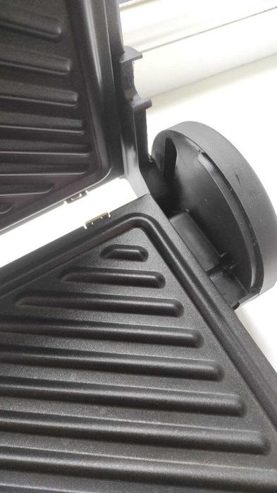 Гриль-барбекю електричний Bosch TCG4104, 2000 Вт