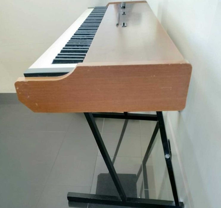 Piano elétrico analógico vintage CRUMAR