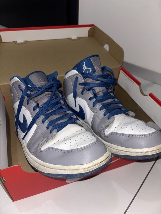 biało-granatowe nike air jordan 1 mid