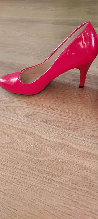 Szpilki czerwone lakierowane