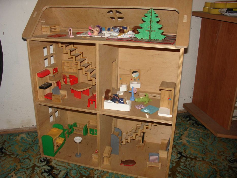 Domek drewniany dla lalek