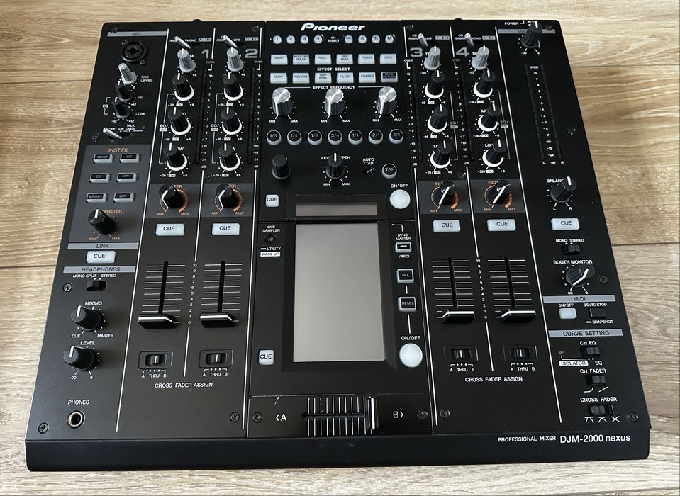 Pioneer DJM 2000 Nexus