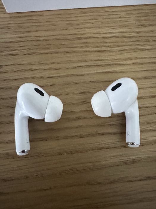 Продам Apple AirPods Pro 2 (оригінал)