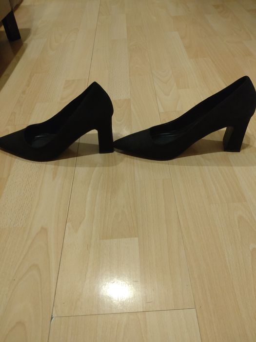 Buty czółenka na słupku Reserved