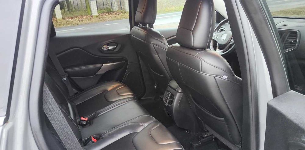 Jeep Cherokee 2019 року