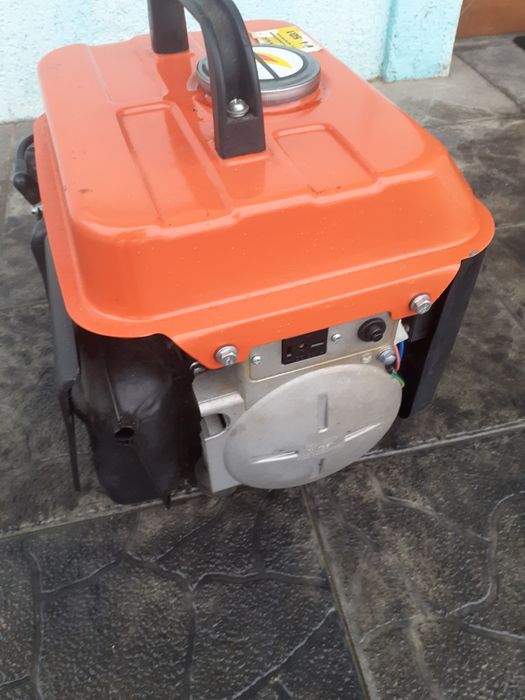 Бензиновий генератор