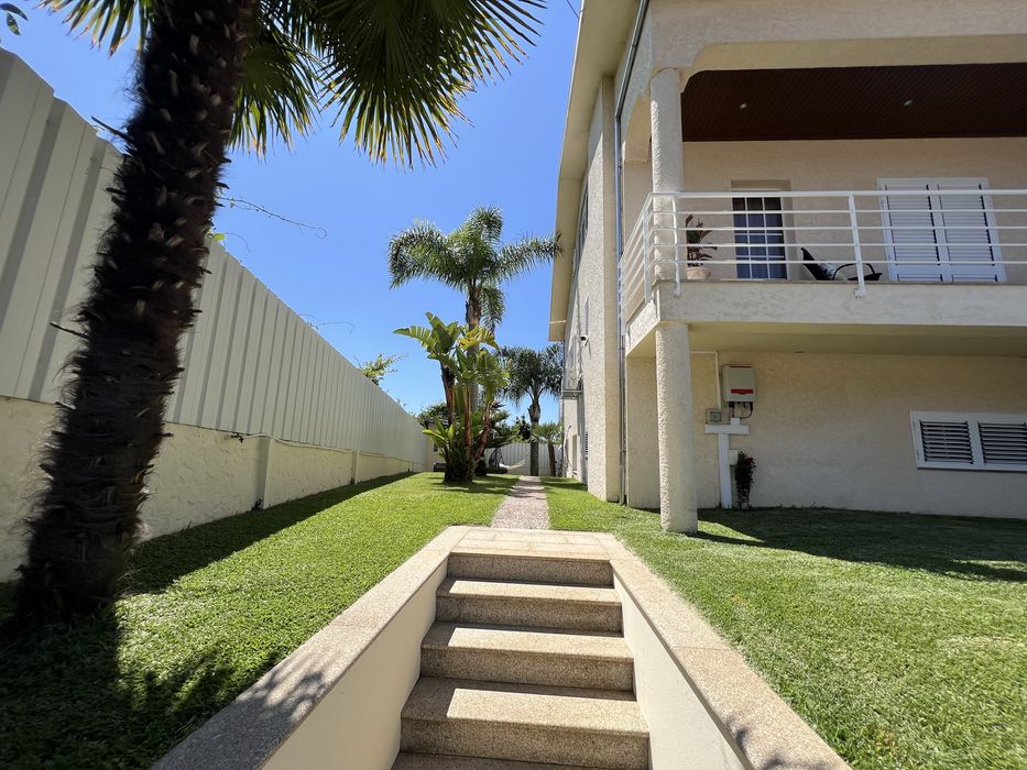 Alugo vivenda T4  com 370 metros