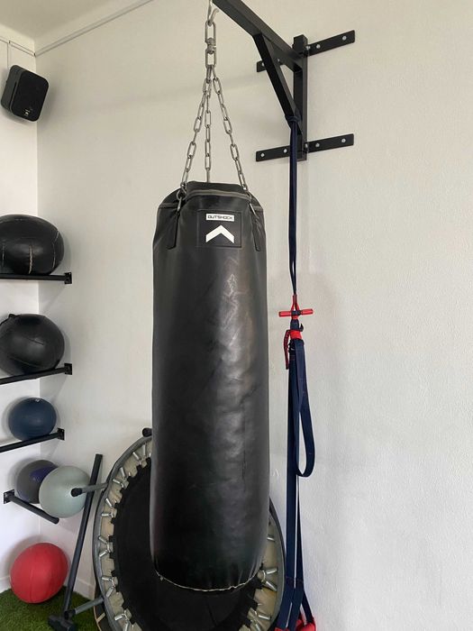 suporte e saco de boxe, vendo separado