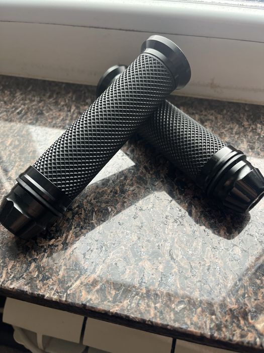 Нові гріпси (ручки керма) для мотоцикла, металеві, універсальні