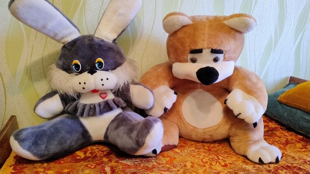 М'який великий заєць та медвідь. 500 грн за двох.
