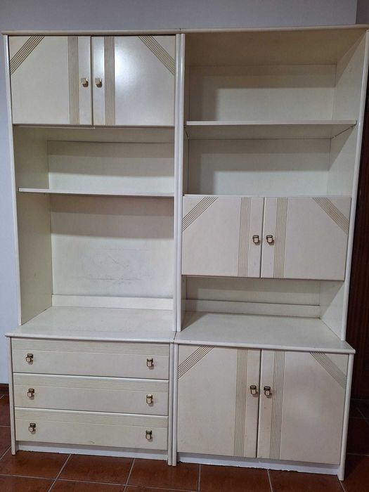 Móvel branco (para desocupar)