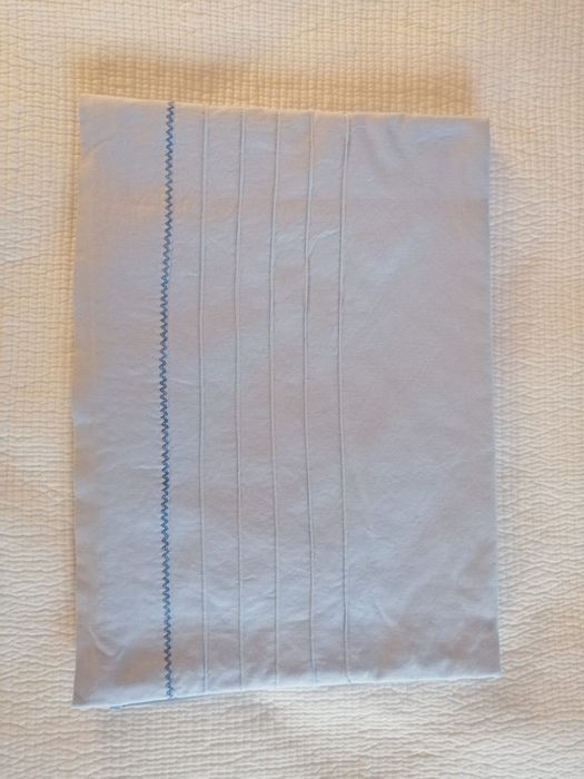 2 Lençóis antigos com 4 fronhas cama solteiro