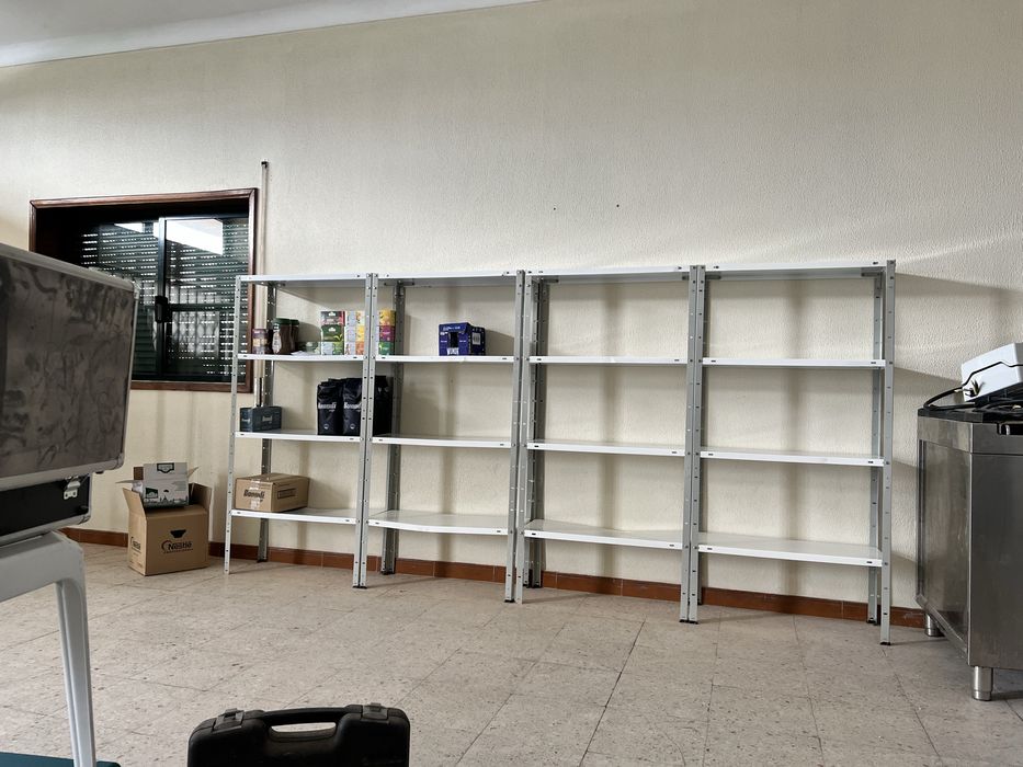 pastelaria moderna e acolhedora