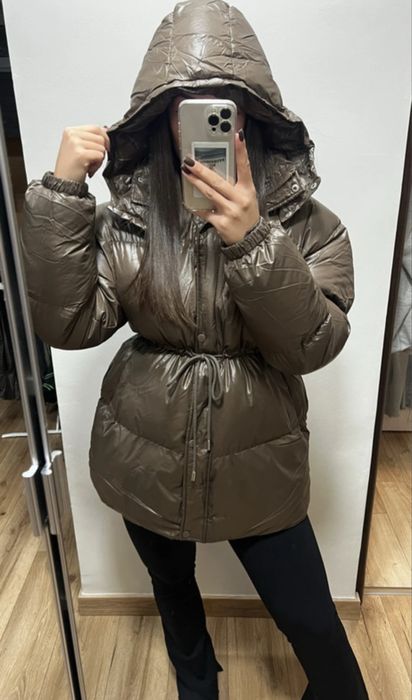 Czekoladowa kurtka ze ściagaczem w talii