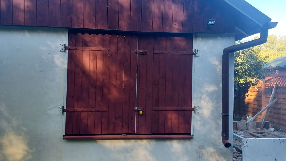 Okiennica zewnętrzna drewniana