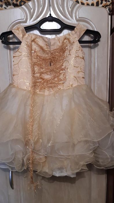 Нарядные платья для девочки 1-4 года