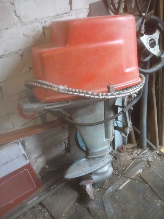 Продам мотор выхрь 40