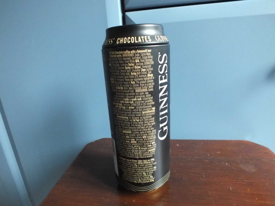 Guinness pojemnik metalowy z pokrywką w kształcie puszka po piwie 17cm
