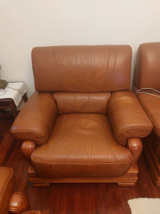Sofás de Pele e Madeira