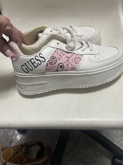 Calsado de senhora usado