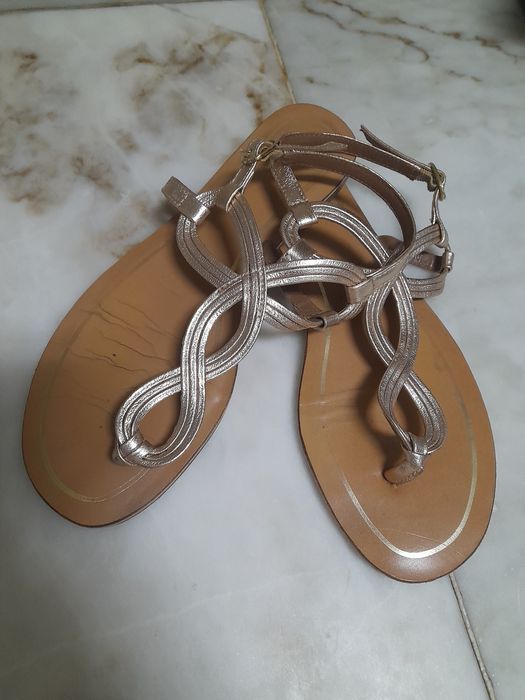 Sandálias douradas tam. 40