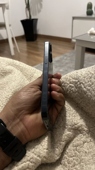 Iphone 14 novo com marcas de uso