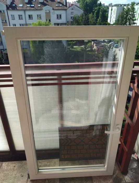 Sprzedam drewniane okno w bardzo dobrym stanie