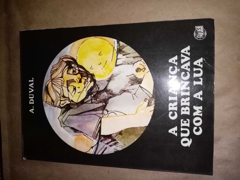 A Criança que Brincava com a Lua