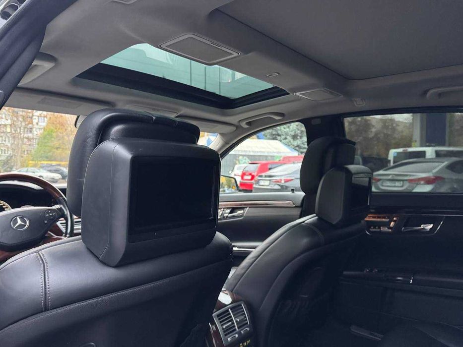 Mercedes-Benz S-Class 2012