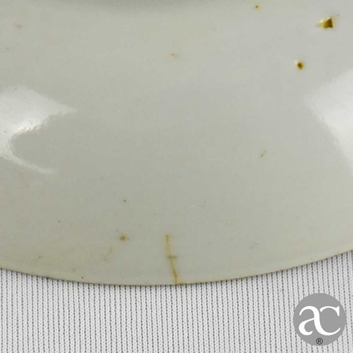 Taça e Pires China, Qianlong, séc. XVIII, decorada com flores e ouro