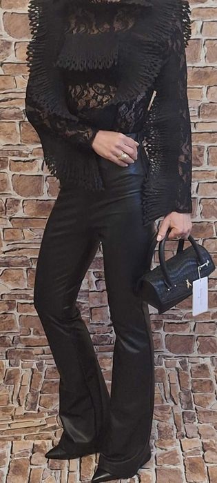 Przepiękne koronkowe czarne body  o wyjątkowym design