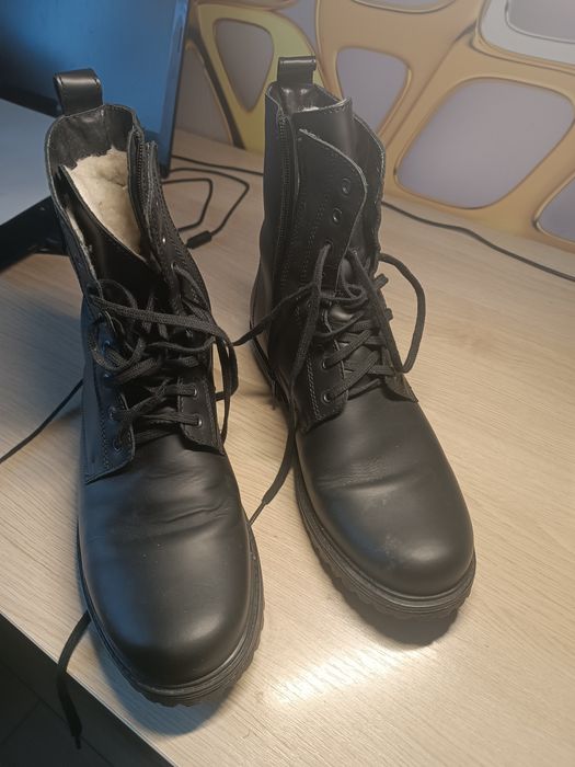 Buty skórzane ocieplane za kostkę firmy Polbut