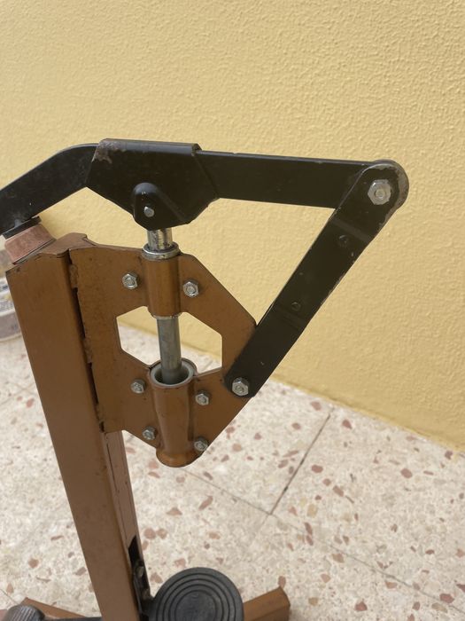 Máquina de engarrafar + garrafas de vidro