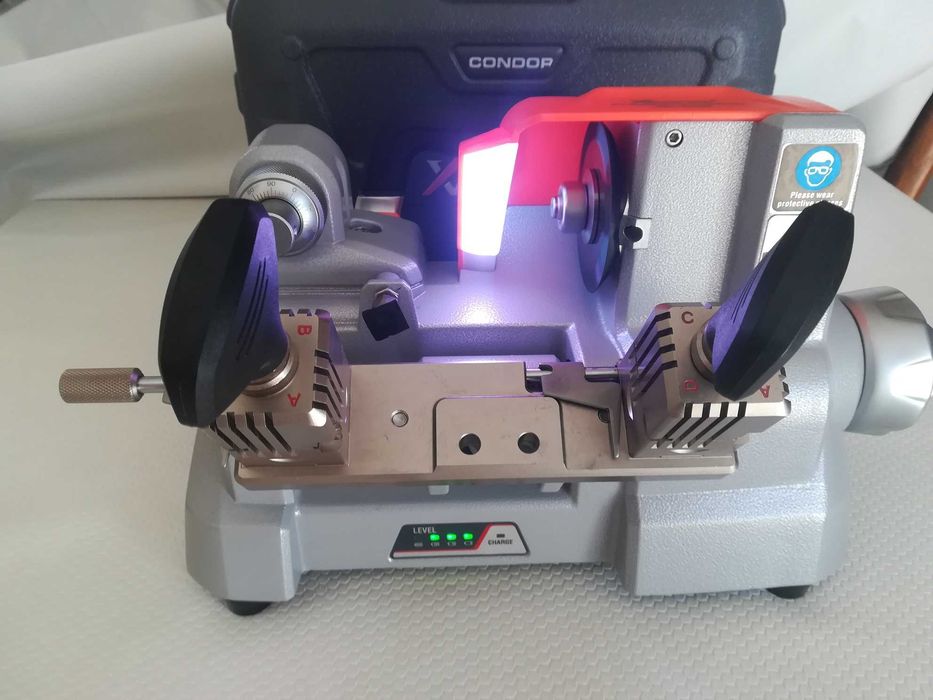 Máquina Corte Chaves Condor Original com bateria para chaves casas