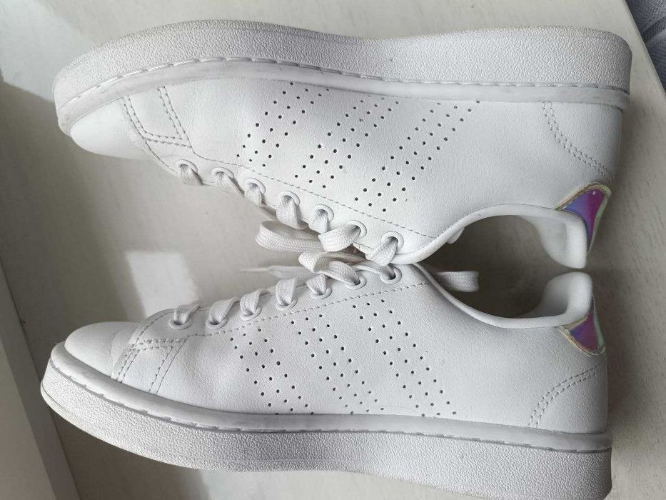 Кросівки жіночі шкіряні