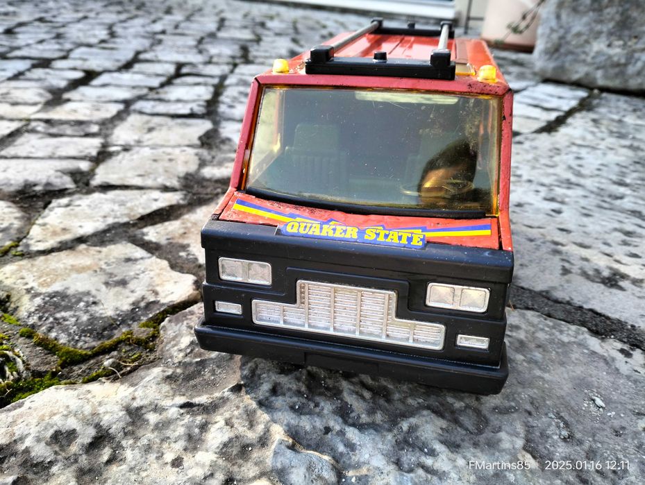 Miniatura antiga em Chapa e plastico Gozan