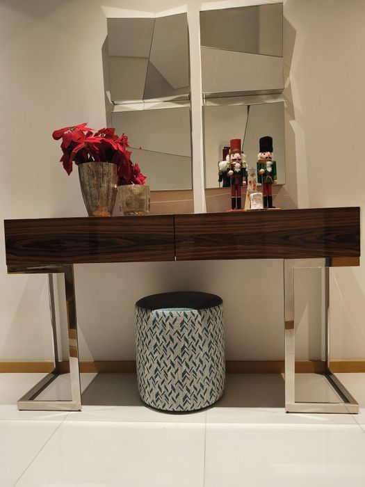 Móvel + Espelhos + Puff