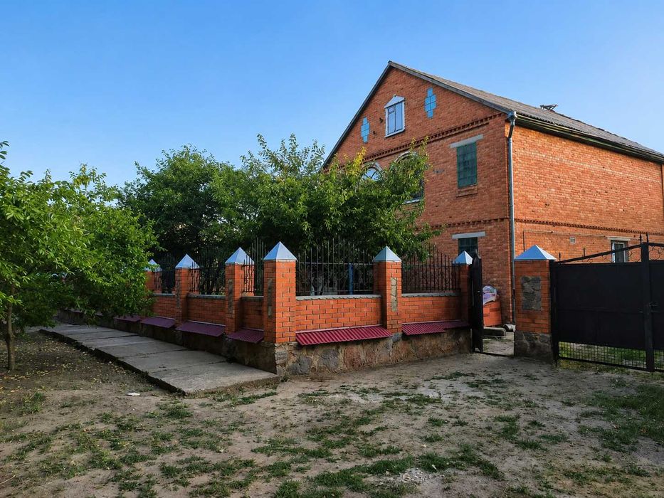 Продаж цегляного будинку 200 м2 9 соток землі Машівка №16202
