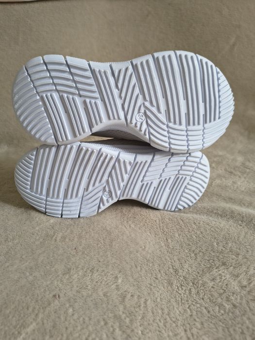 buty dzieciece nowe.