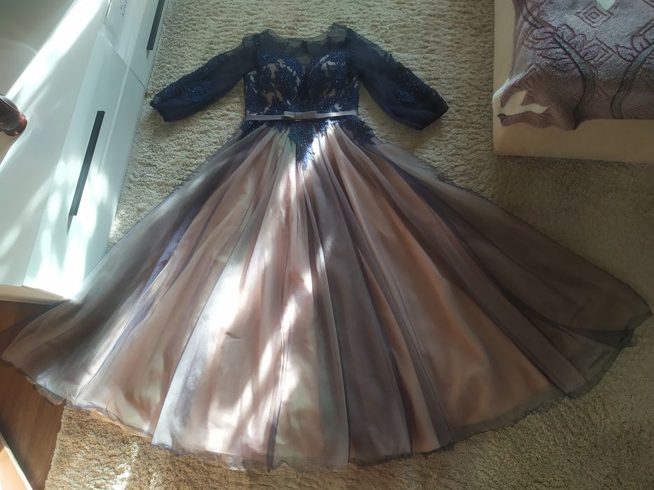 Вечірня довга сукня