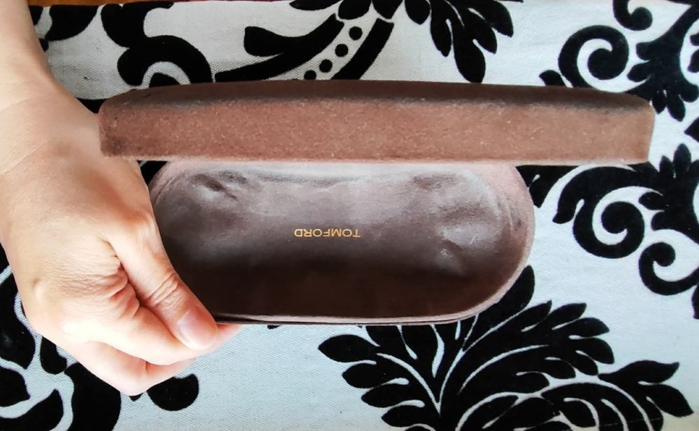 Tom Ford pokrowiec na okulary