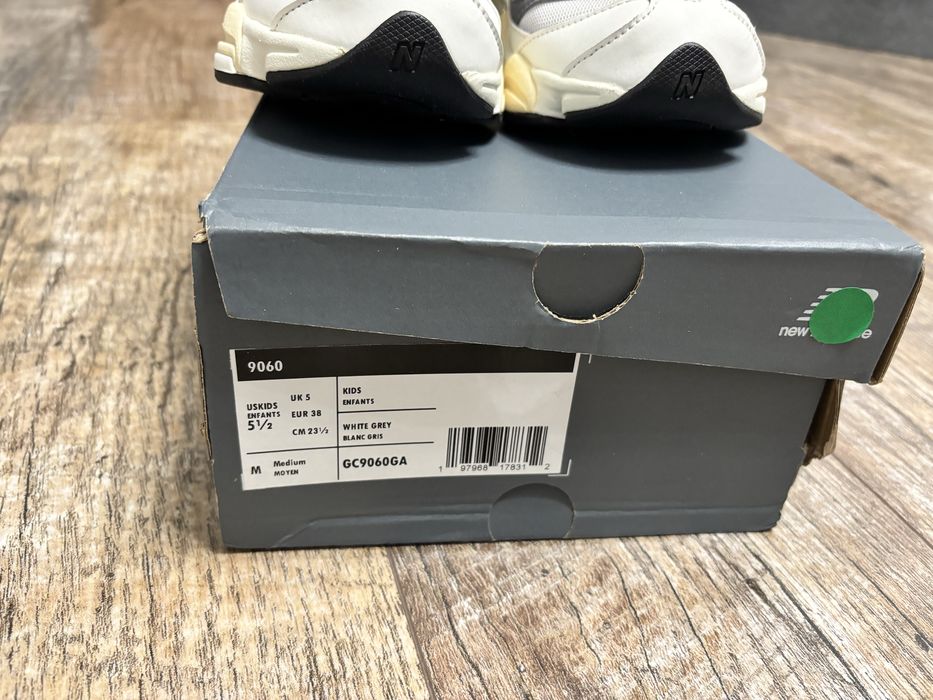 Продам кросівки new balance 9060 оригінал